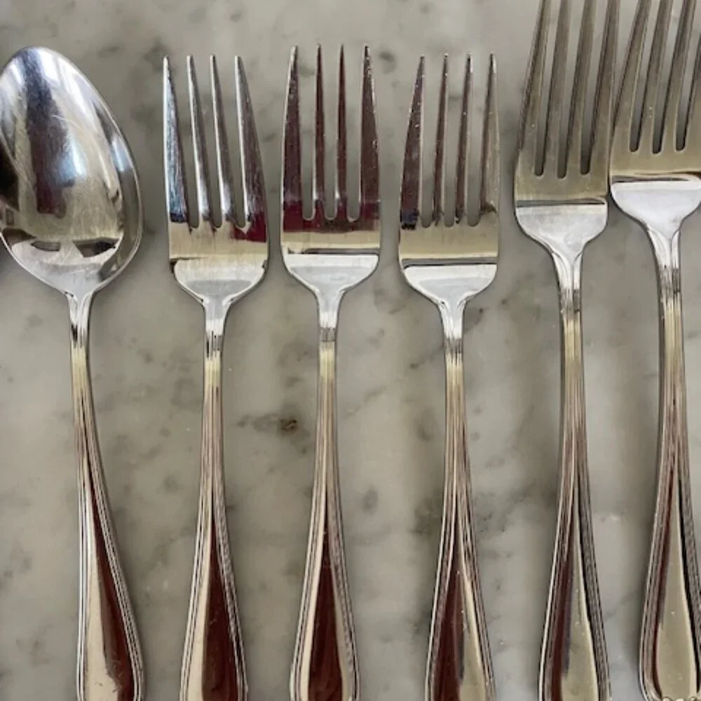 REED & BARTON Select Oval Thread Stainless Steel Flatware 12 Pieces